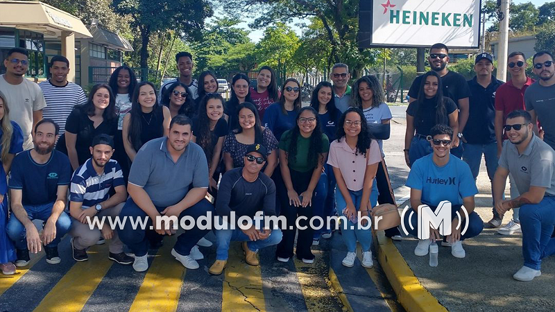Alunos e servidores IFTM Campus Patrocínio realizam manifestação