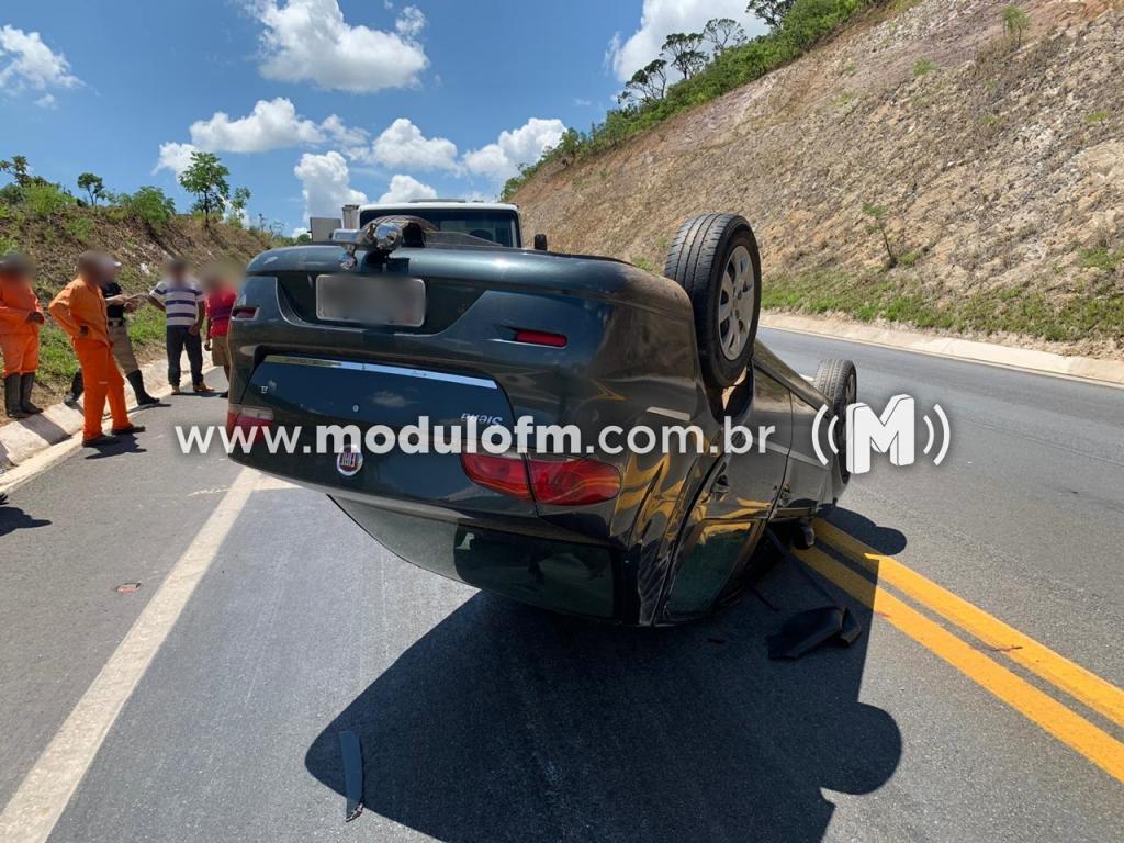 Imagem 4 do post Veículo capota e motorista fica ferido na BR-146 em Serra do Salitre