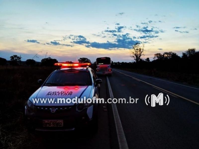 Dois homens são presos com veículo furtado em São...