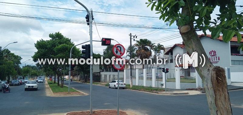 Secretário explica alto tempo de espera nos semáforos da Avenida João Alves do Nascimento