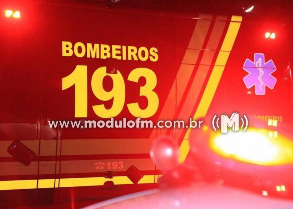 Corpo de Bombeiro socorre vítima de atropelamento na Praça Honorato Borges