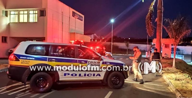 Após perseguição, PM prende três indivíduos e apreende um adolescente com drogas no bairro São Vicente