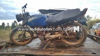 PM recupera motocicleta furtada e prende autores em Chapadão de Ferro