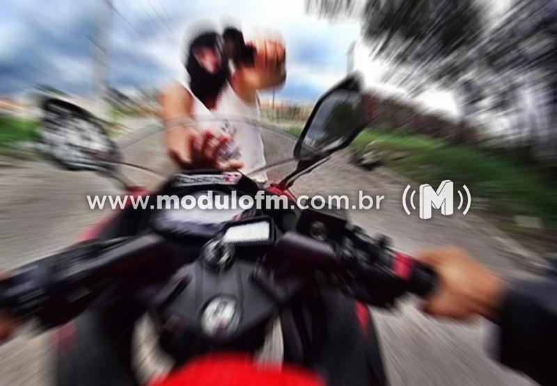 Jovem tem motocicleta tomada de assalto em Patrocínio