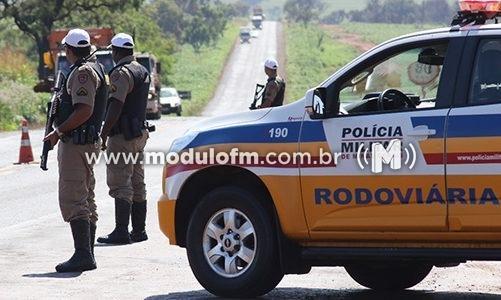 Polícia Militar Rodoviária prende mulher com drogas na MG-230