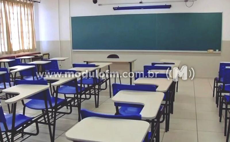 Escola Estadual de Ensino Fundamental e Médio oferece vaga para professor