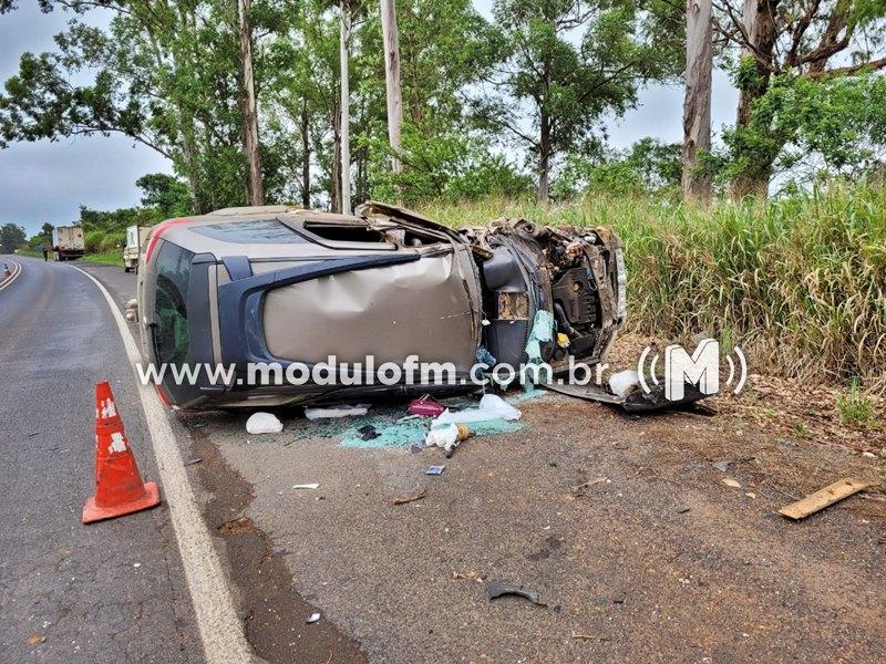 Imagem 1 do post Caminhoneiro morre e duas pessoas ficam feridas em acidente na BR-262