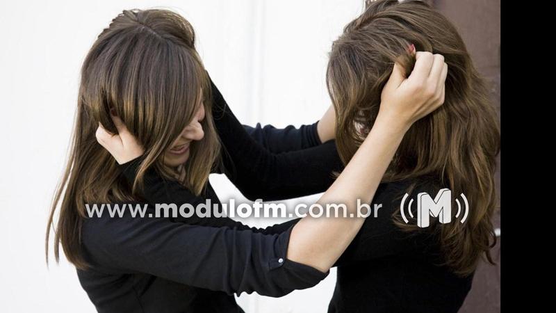 Fofoca termina em chutes, socos e puxões de cabelo entre mulheres em Patrocínio