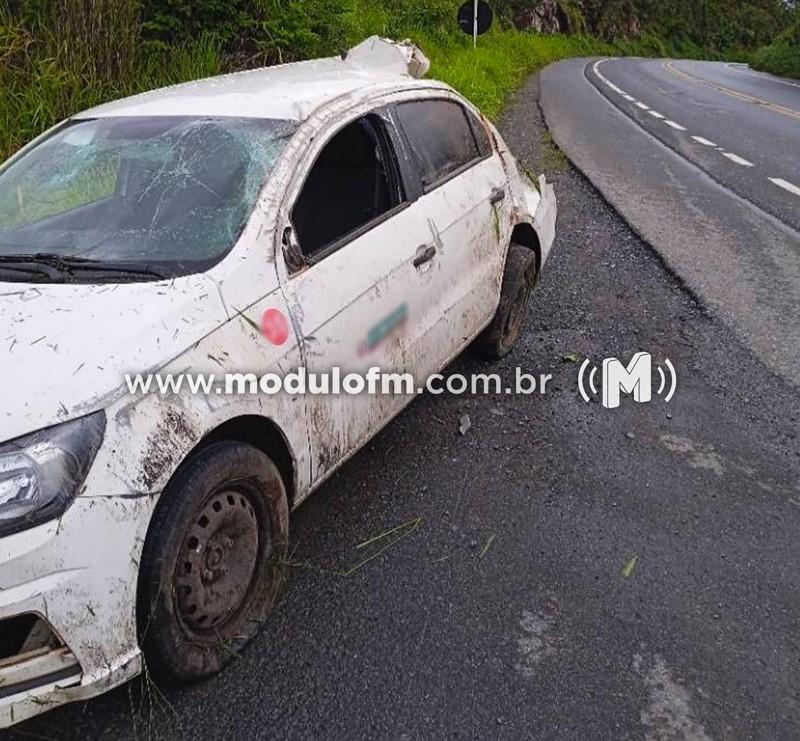Veículo da Prefeitura de Guimarânia sofre acidente em Formiga e três ficam feridos