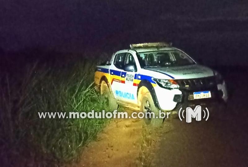 Após perseguição policial jovem bate veículo em padrão de energia e acaba preso por embriaguez ao volante na comunidade de Malhadouro