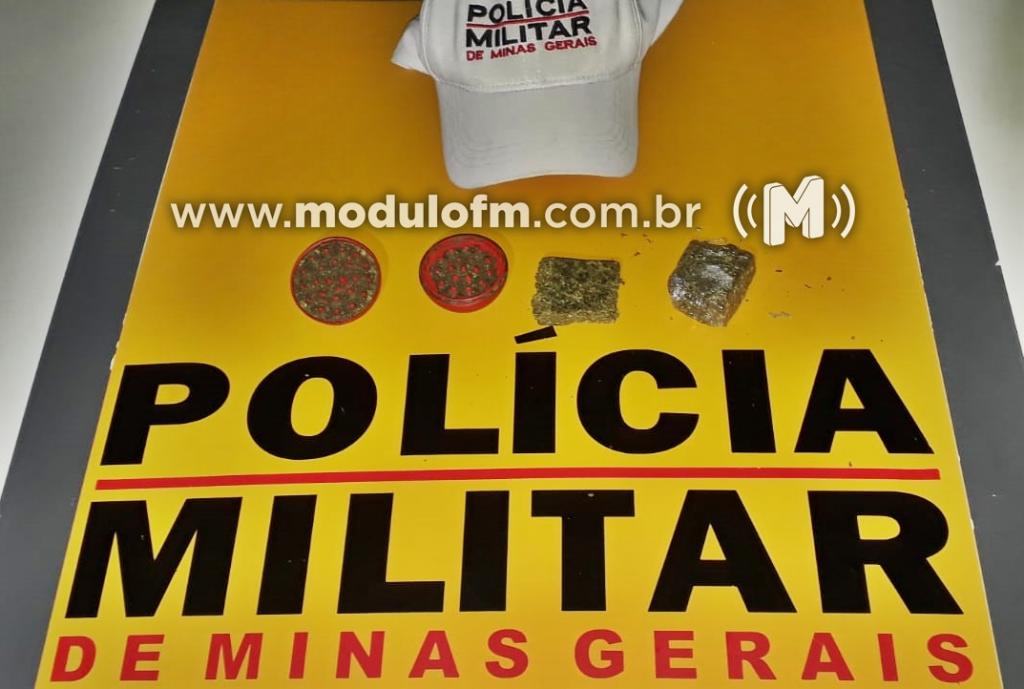 Polícia Militar Rodoviária prende homem com drogas na MGC-462...