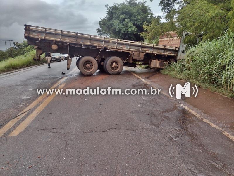 Imagem 1 do post Idoso morre ao ter carro atingido por caminhão em Monte Carmelo