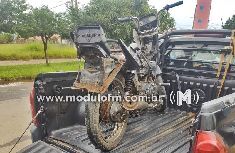 Menor é flagrado transportando moto sem placa e com chassi raspado em veículo