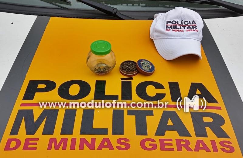 Polícia Rodoviária prende motorista com droga na MG-230