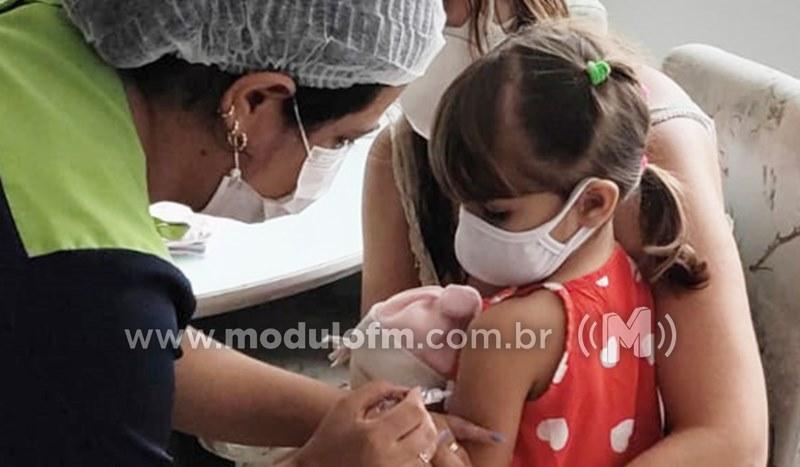 Quase 400 mil crianças de 5 a 11 anos já foram imunizadas contra Covid-19 em Minas
