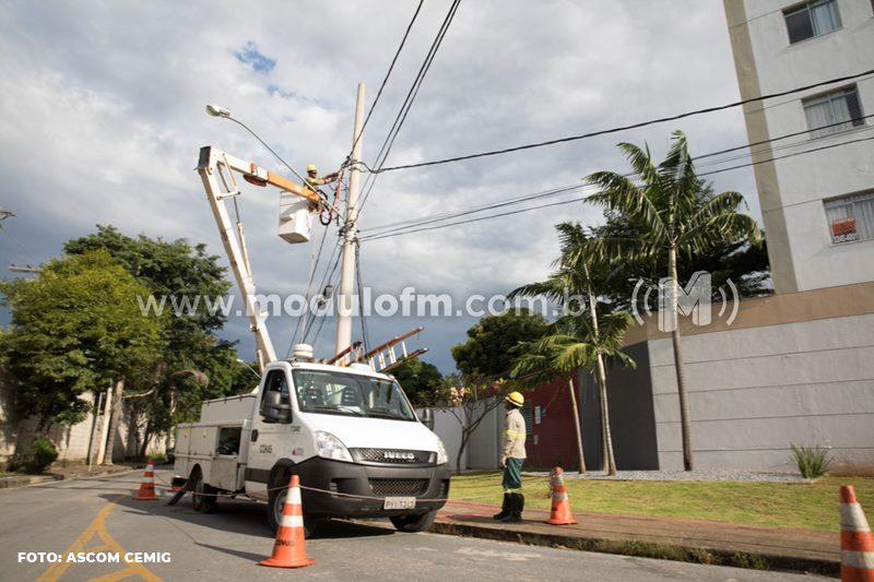 Cemig substitui postes e cabos na rede elétrica do Centro e bairro São Vicente na quinta-feira (17)