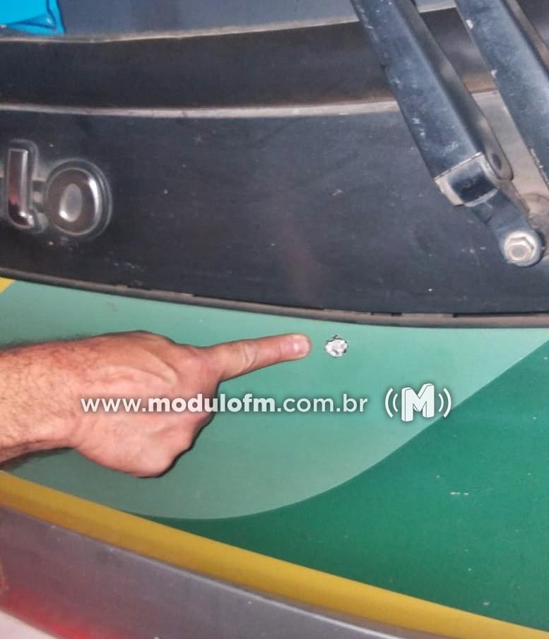 Imagem 1 do post Criminosos atiram durante assalto a ônibus na BR-365