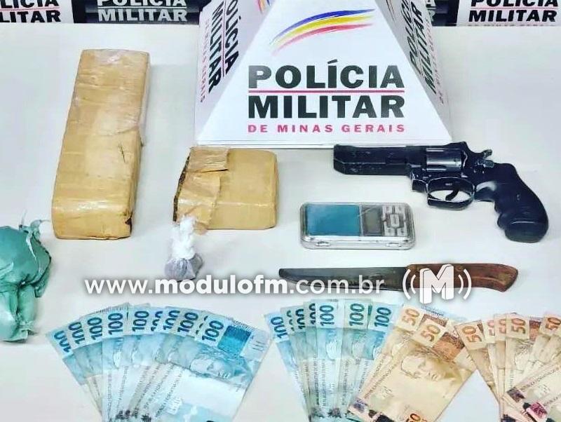 PM cumpre mandados de busca e apreensão em Operação contra o tráfico de drogas na comunidade de Martins