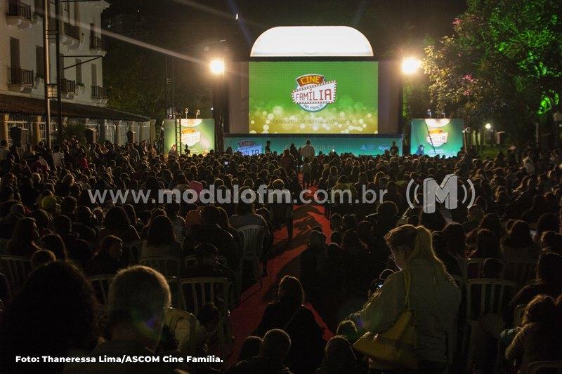 Cine Família na Praça levará experiência de cinema a céu aberto para Patrocínio dia 14 de julho