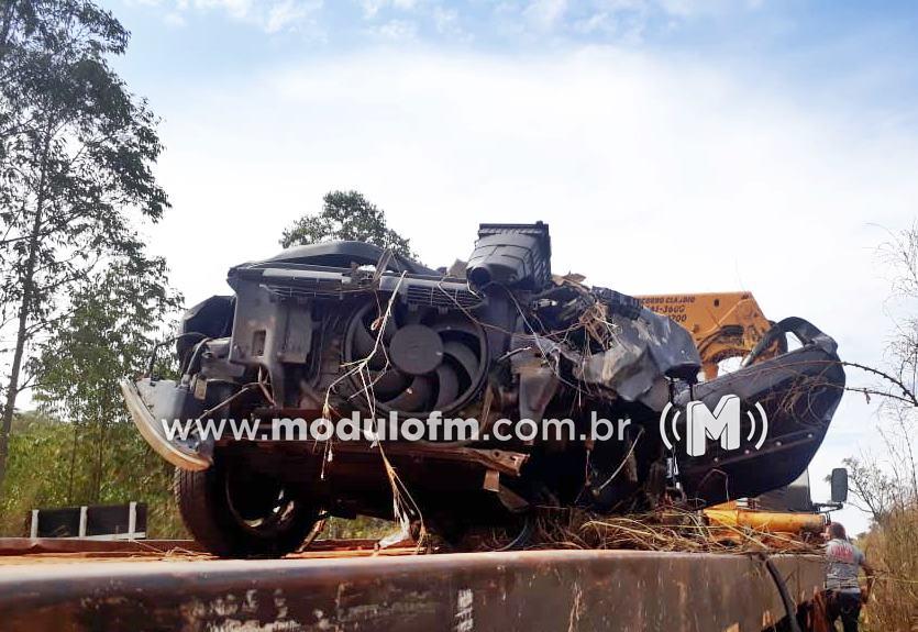 Imagem 3 do post Corpo de idoso desaparecido há cinco dias é encontrado dentro de carro caído em ribanceira na MG-190