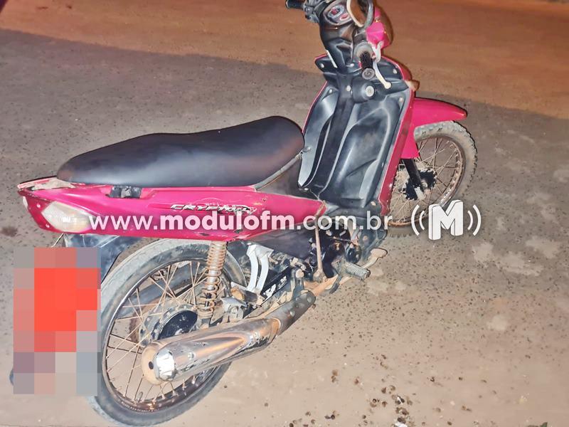 Homem é preso suspeito de furtar motocicleta em Macaúba...