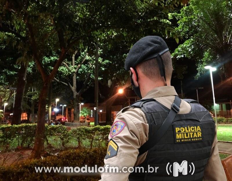 PM realiza operação para combater o comércio e consumo de drogas na Praça Honorato Borges