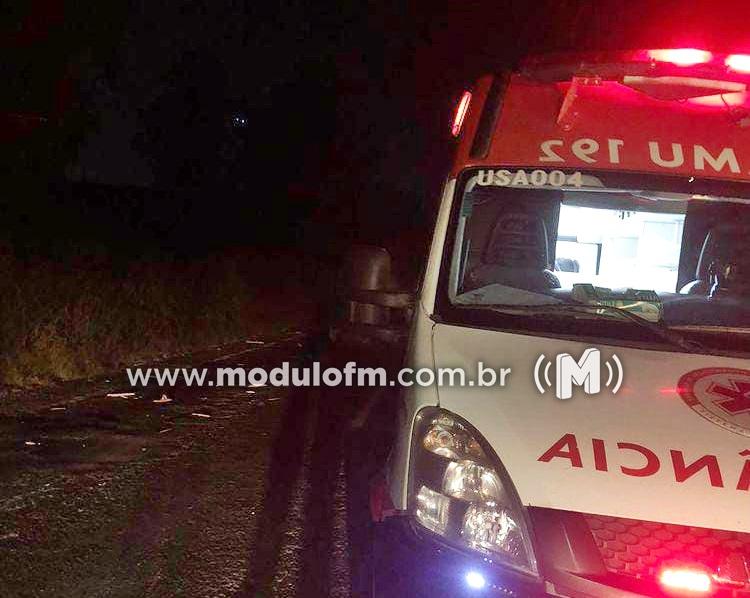Sofá cai na pista e causa acidente na MGC-462 em Patrocínio