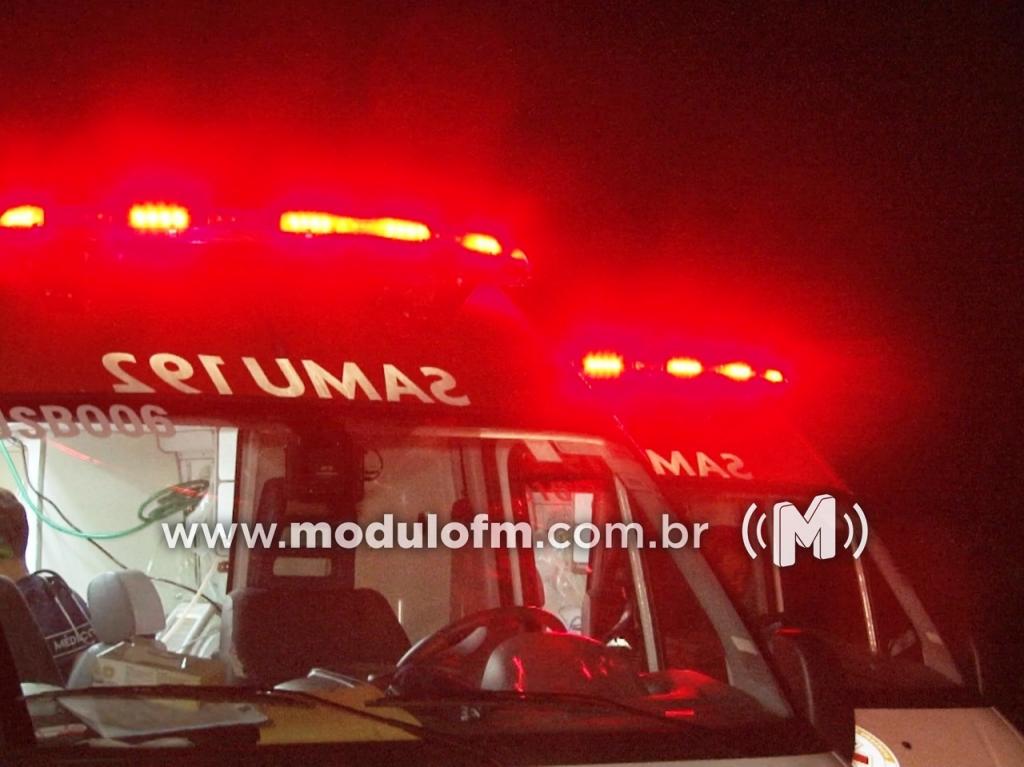 Acidente entre caminhão e moto deixa atirador do Tiro de Guerra ferido em Patrocínio
