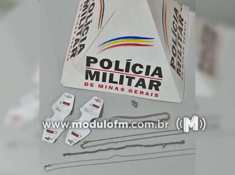 PM recupera bijuterias furtadas de loja e prende dupla por furto em Serra do Salitre