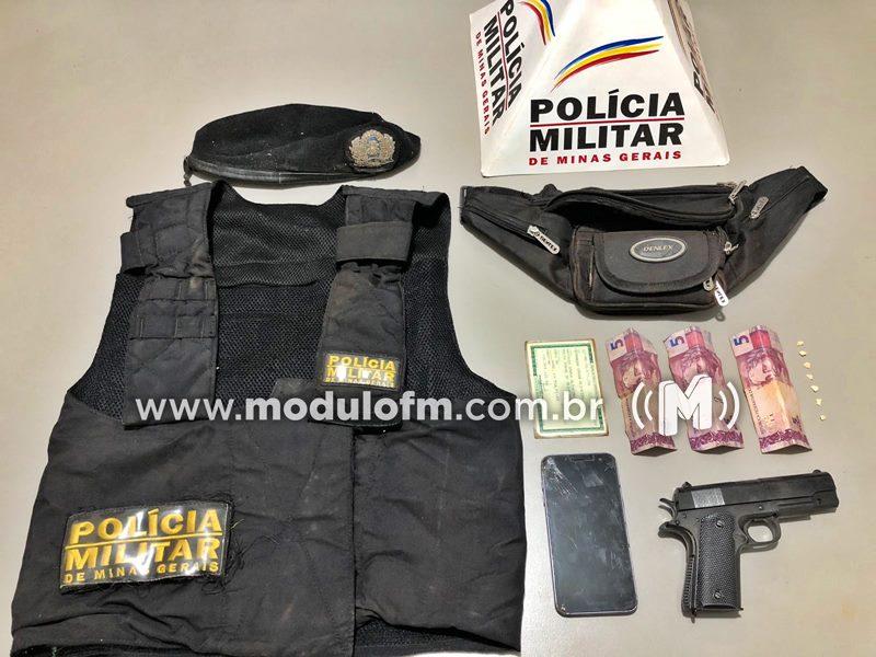 Polícia prende homem com objetos da corporação da Polícia Militar em Monte Carmelo