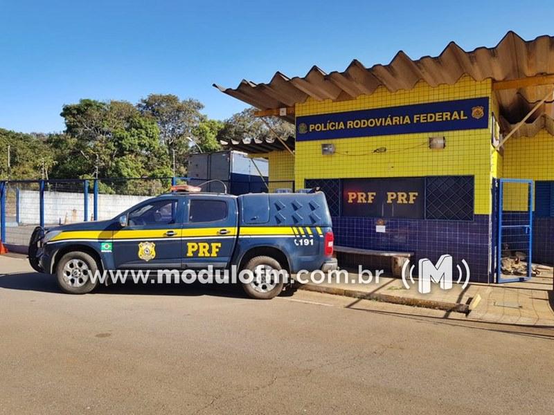 Polícia Rodoviária Federal intercepta veículo na BR-365 com drogas vindas de Araguari