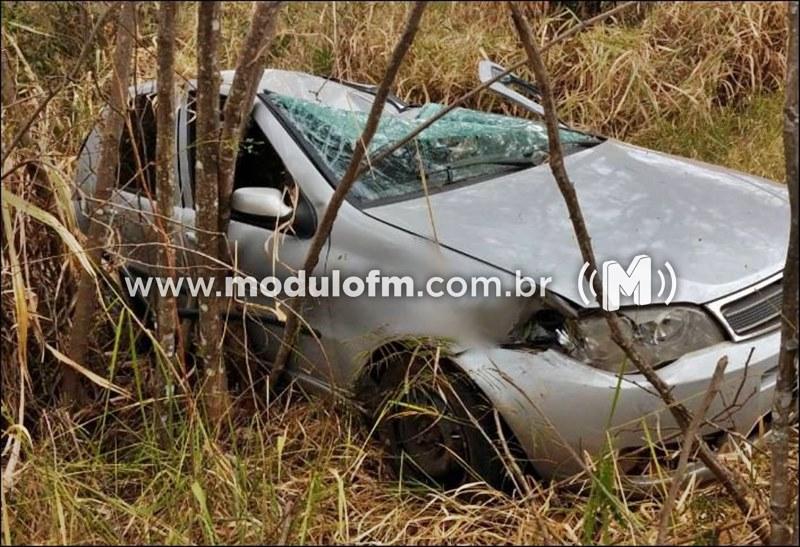 Imagem 2 do post Moradora de Guimarânia sofre “apagão” e capota carro na BR-352