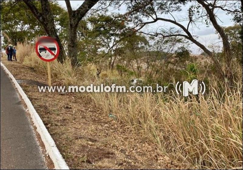 Imagem 3 do post Moradora de Guimarânia sofre “apagão” e capota carro na BR-352