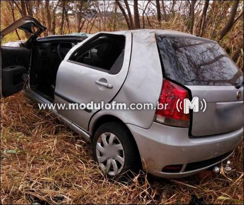 Imagem 1 do post Moradora de Guimarânia sofre “apagão” e capota carro na BR-352