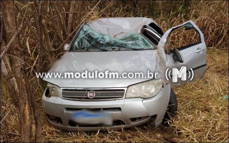 Moradora de Guimarânia sofre “apagão” e capota carro na BR-352
