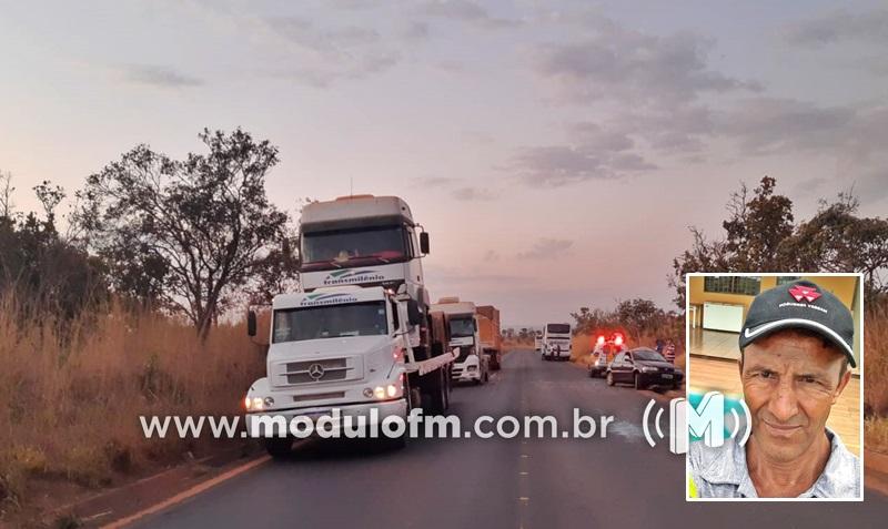 Motorista de caminhão-guincho morre atropelado enquanto sinalizava pista para rebocar veículo na MG-190