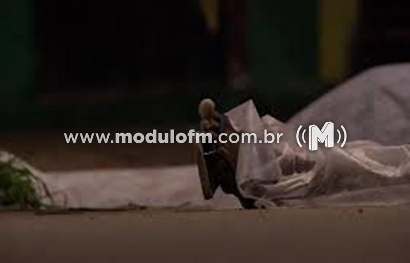 Homem é encontrado morto em residência no bairro São...