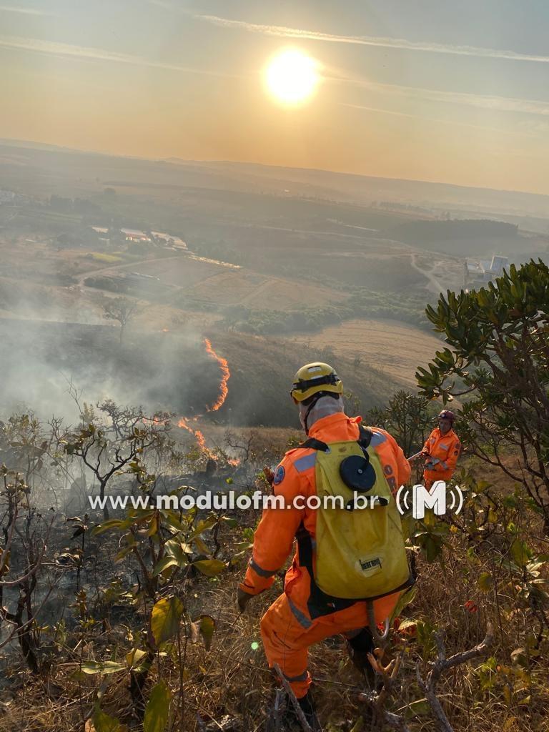 Imagem 1 do post Incêndio atinge o entorno da Serra do Cristo em Patrocínio