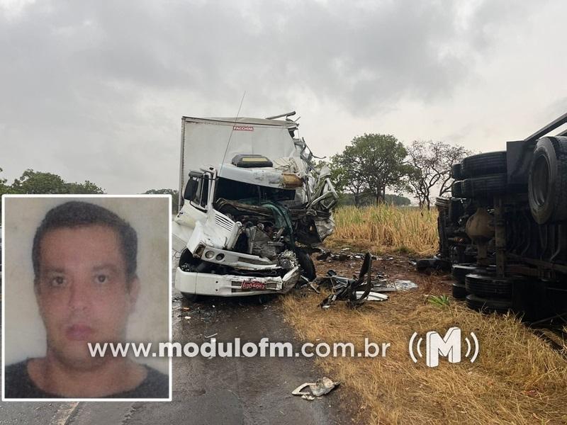 Motorista morre em acidente entre dois caminhões na MG-230 em Patrocínio
