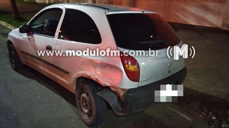 Imagem 2 do post Carro tomba após bater contra veículo e motorista fica ferida em Patrocínio