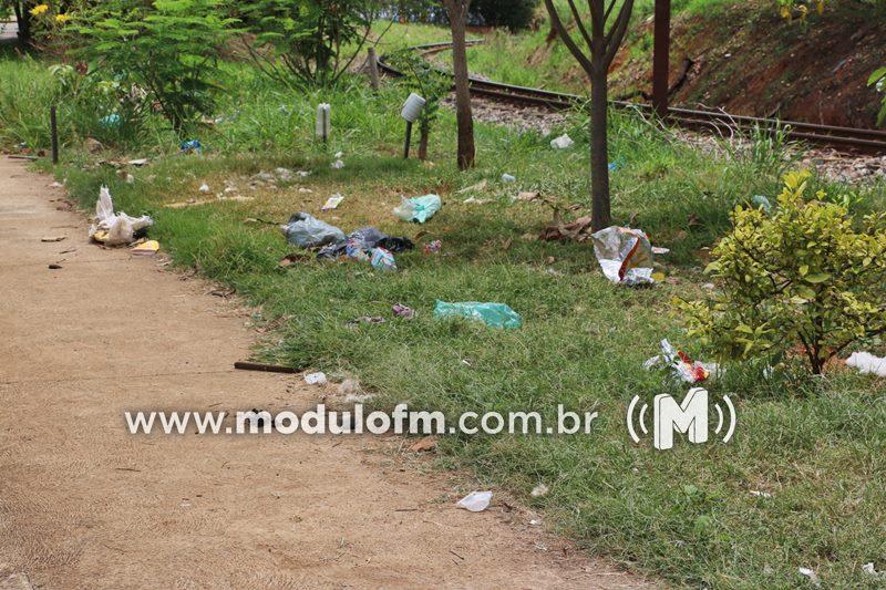 Imagem 2 do post Moradores fazem denúncia e cobram providência por descarte irregular de lixo em Patrocínio