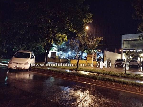 Imagem 2 do post A caótica situação da avenida Dom José André Coimbra volta a preocupar moradores após intenso temporal em Patrocínio.