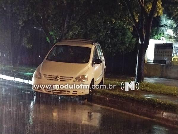 Imagem 3 do post A caótica situação da avenida Dom José André Coimbra volta a preocupar moradores após intenso temporal em Patrocínio.