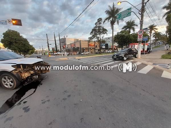Imagem 1 do post Colisão entre veículos deixa dois feridos em Patrocínio