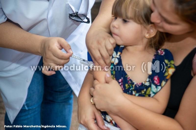 Crianças de 6 meses a 2 anos começam a serem imunizadas contra a Covid-19 em Minas