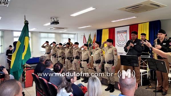Imagem 1 do post Policiais militares, servidores civis e colaboradores são condecorados em solenidade promovida pelo 46° BPM em Patrocínio