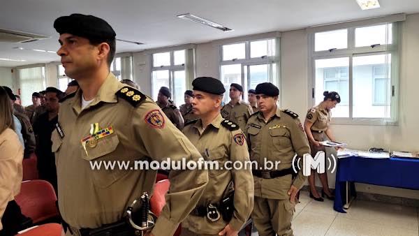 Imagem 2 do post Policiais militares, servidores civis e colaboradores são condecorados em solenidade promovida pelo 46° BPM em Patrocínio