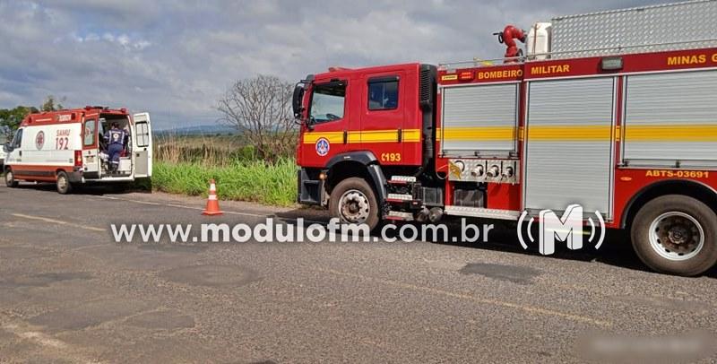 Imagem 1 do post Caminhão da Prefeitura de Patrocínio sofre acidente e motorista fica ferido na MGC-462