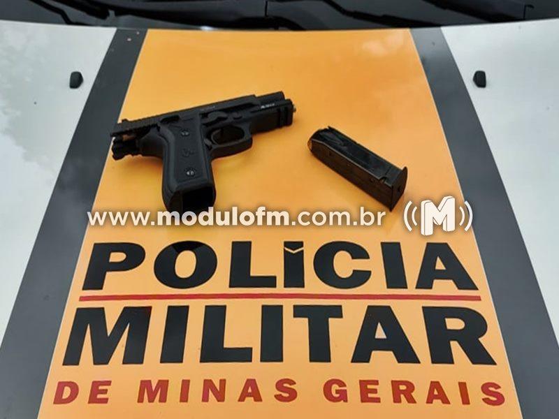 Homem com licença para arma é preso por posse irregular durante abordagem na MG-190 em Monte Carmelo
