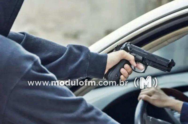 Homem tem veículo levado após assalto a mão armada na MG-230 em Patrocínio